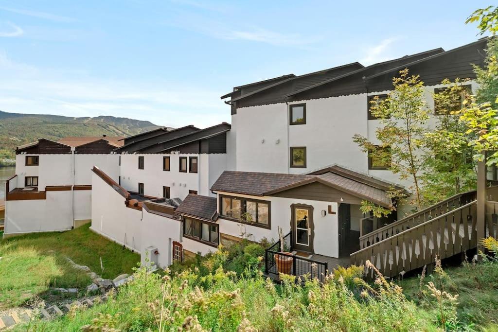 Chic Mt-Tremblant Condo With View On The Lake By Denstays Mont-Tremblant Buitenkant foto