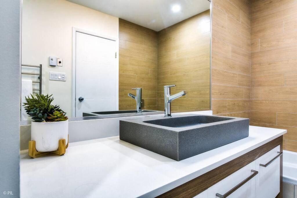 Chic Mt-Tremblant Condo With View On The Lake By Denstays Mont-Tremblant Buitenkant foto